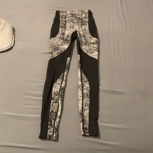 new Lululemon leggings. Worn twice.